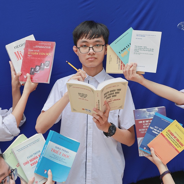 Teen cuối cấp THPT Việt Đức “khoe khéo” thành tích trong ảnh kỷ yếu - 10 Teen cuối cấp THPT Việt Đức “khoe khéo” thành tích trong ảnh kỷ yếu - 10