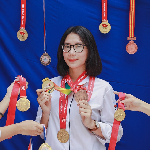 Teen cuối cấp THPT Việt Đức “khoe khéo” thành tích trong ảnh kỷ yếu - 7 Teen cuối cấp THPT Việt Đức “khoe khéo” thành tích trong ảnh kỷ yếu - 7