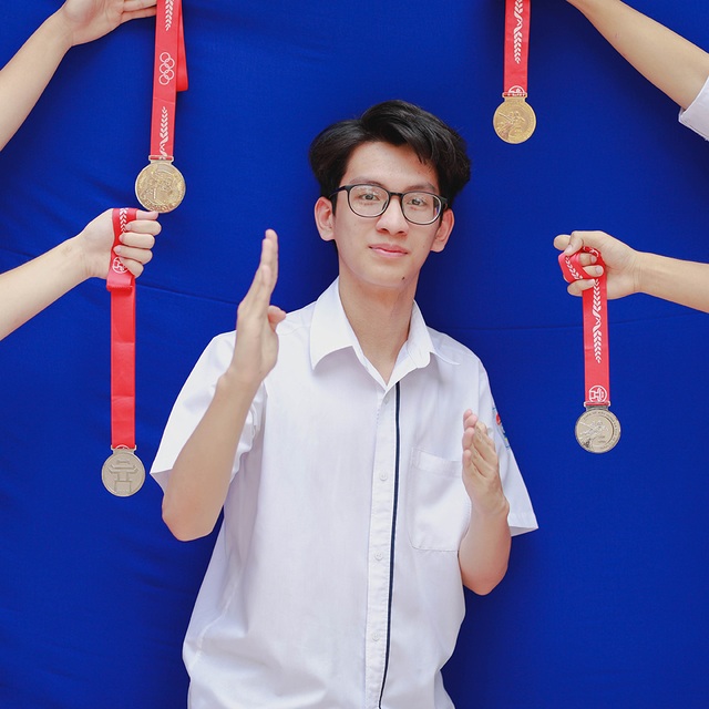 Teen cuối cấp THPT Việt Đức “khoe khéo” thành tích trong ảnh kỷ yếu - 9 Teen cuối cấp THPT Việt Đức “khoe khéo” thành tích trong ảnh kỷ yếu - 9