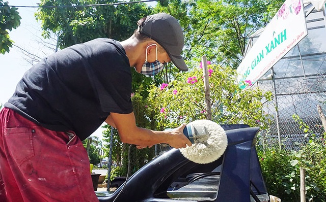 Giữa chảo lửa thành Vinh, người lao động vẫn miệt mài mưu sinh - 7 Giữa chảo lửa thành Vinh, người lao động vẫn miệt mài mưu sinh - 7
