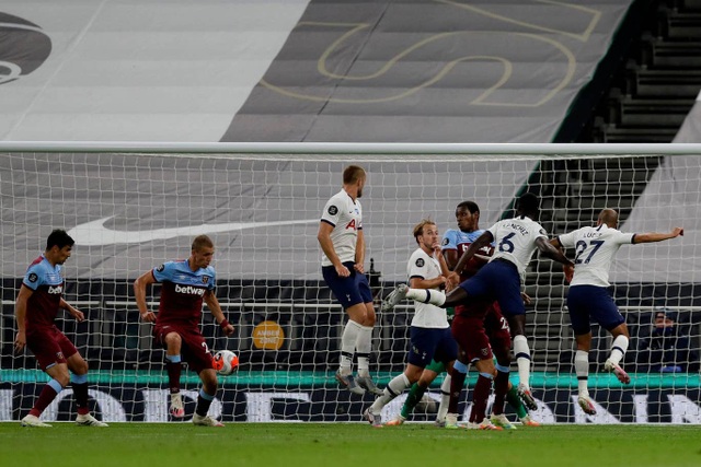 Chiến thắng West Ham, Tottenham áp sát Man Utd