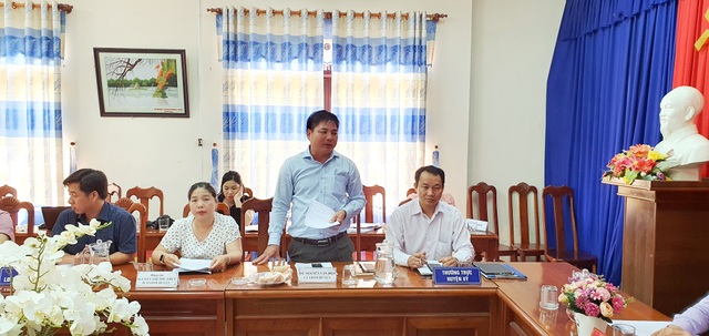 “Đưa ra khỏi danh sách hộ nghèo những thanh niên suốt ngày uống rượu - 2 “Đưa ra khỏi danh sách hộ nghèo những thanh niên suốt ngày uống rượu - 2