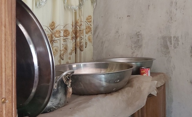 Thầy cô giáo rớt nước mắt thương cậu học trò nghèo nằm nhà chờ chết - 6 Thầy cô giáo rớt nước mắt thương cậu học trò nghèo nằm nhà chờ chết - 6