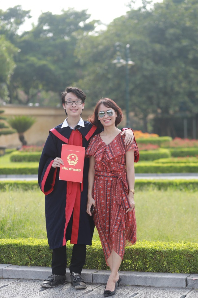 Con thi vào lớp 10: Phụ huynh chia sẻ áp lực “vượt vũ môn” - 1 Con thi vào lớp 10: Phụ huynh chia sẻ áp lực “vượt vũ môn” - 1