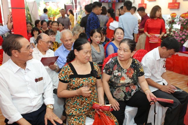 Hoà Bình Group khai trương trung tâm tinh dầu thông đỏ Edally đầu tiên tại Việt Nam - 1 Hoà Bình Group khai trương trung tâm tinh dầu thông đỏ Edally đầu tiên tại Việt Nam - 1