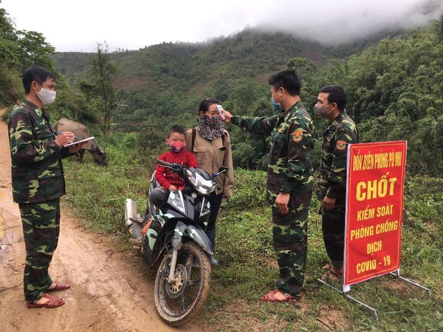 Những người lính ngày đêm phòng, chống dịch Covid-19 nơi biên giới - 2