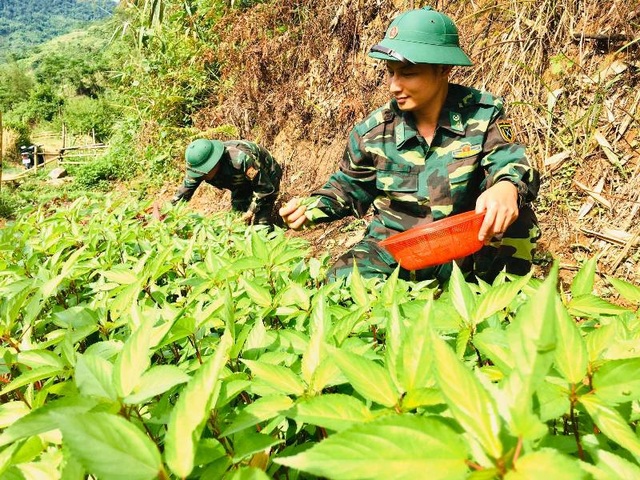 Những người lính ngày đêm phòng, chống dịch Covid-19 nơi biên giới - 6