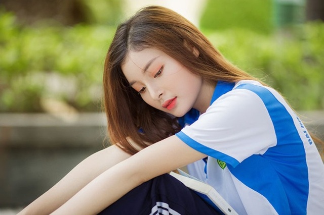 Á khôi Tài sắc Việt Nam đẹp rạng ngời trong bộ đồng phục giản dị - 10 Á khôi Tài sắc Việt Nam đẹp rạng ngời trong bộ đồng phục giản dị - 10