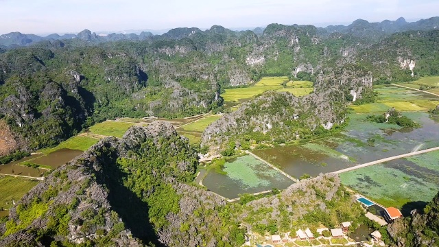 Di sản Tràng An “thu trọn trong tầm mắt” từ máy bay trực thăng - 3