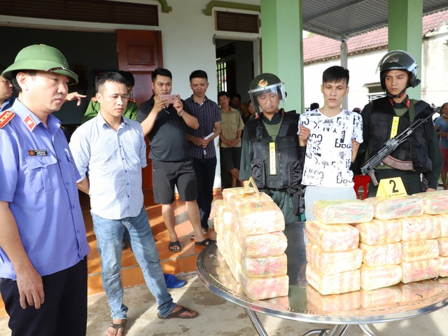Kẻ cầm đầu đường dây vận chuyển 31kg ma túy sa lưới - 2 Kẻ cầm đầu đường dây vận chuyển 31kg ma túy sa lưới - 2