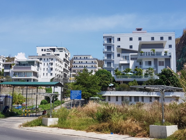Loạt biệt thự “bát nháo”, xây vượt tầng ở Nha Trang - 3 Loạt biệt thự “bát nháo”, xây vượt tầng ở Nha Trang - 3