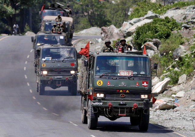 Trung - Ấn rầm rộ đưa quân đến biên giới “so găng” lực lượng - 2