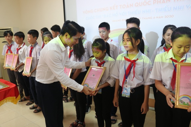 260 em nhỏ tranh tài cuộc thi “Bác Hồ với thiếu nhi - Thiếu nhi với Bác Hồ” - 1 260 em nhỏ tranh tài cuộc thi “Bác Hồ với thiếu nhi - Thiếu nhi với Bác Hồ” - 1