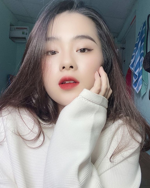 Dọc miền Nam Bắc ngắm những nữ sinh sở hữu góc nghiêng hoàn mỹ - 4 Dọc miền Nam Bắc ngắm những nữ sinh sở hữu góc nghiêng hoàn mỹ - 4