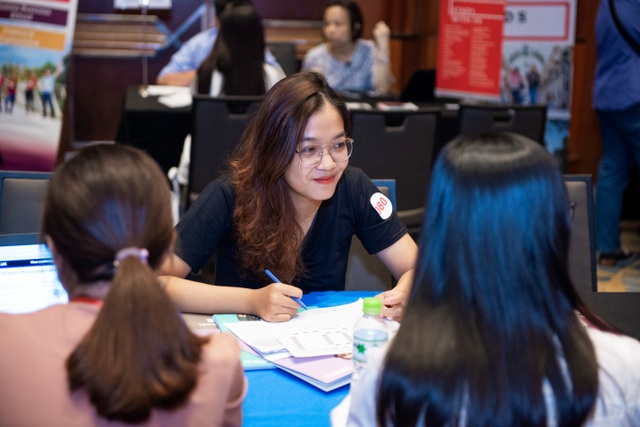 Học bổng đến 100% cơ hội việc làm, định cư Anh, Úc, Canada tại triển lãm du học Study World - 4 Học bổng đến 100% cơ hội việc làm, định cư Anh, Úc, Canada tại triển lãm du học Study World - 4