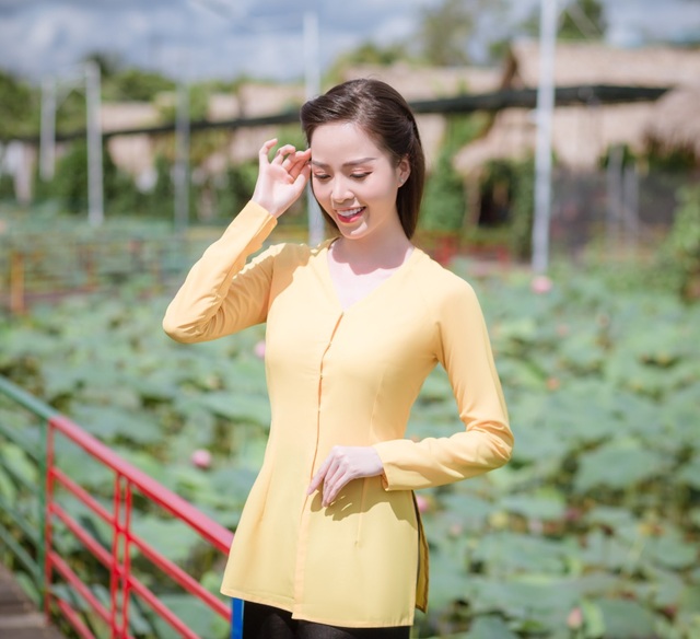 Hoa khôi Vũ Thanh Tú mộc mạc với áo bà ba nơi thôn dã - 4 Hoa khôi Vũ Thanh Tú mộc mạc với áo bà ba nơi thôn dã - 4