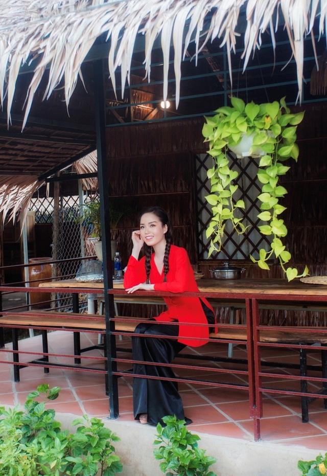 Hoa khôi Vũ Thanh Tú mộc mạc với áo bà ba nơi thôn dã - 6 Hoa khôi Vũ Thanh Tú mộc mạc với áo bà ba nơi thôn dã - 6