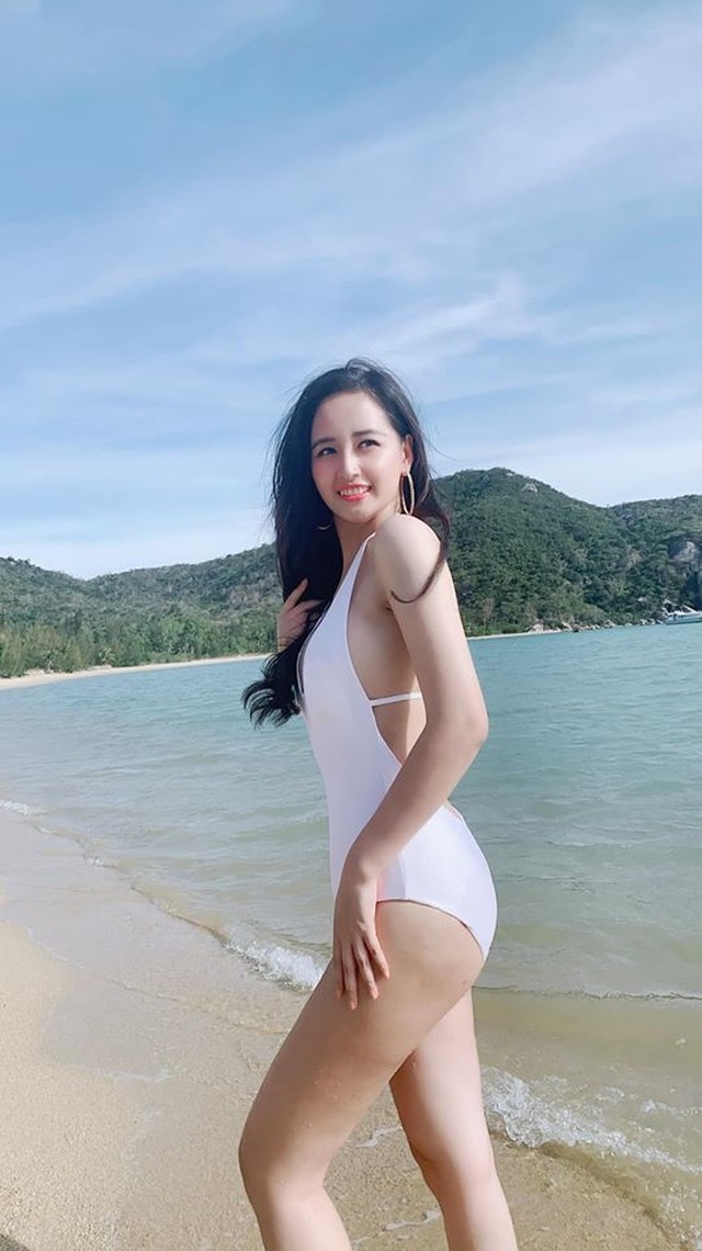 Hoa hậu Mai Phương Thuý, Ngọc Hân táo bạo bất ngờ với ảnh áo tắm, bán nude - 1