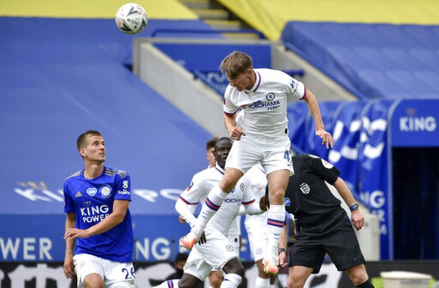 Leicester 0-1 Chelsea: Bàn thắng duy nhất của Barkley - 10