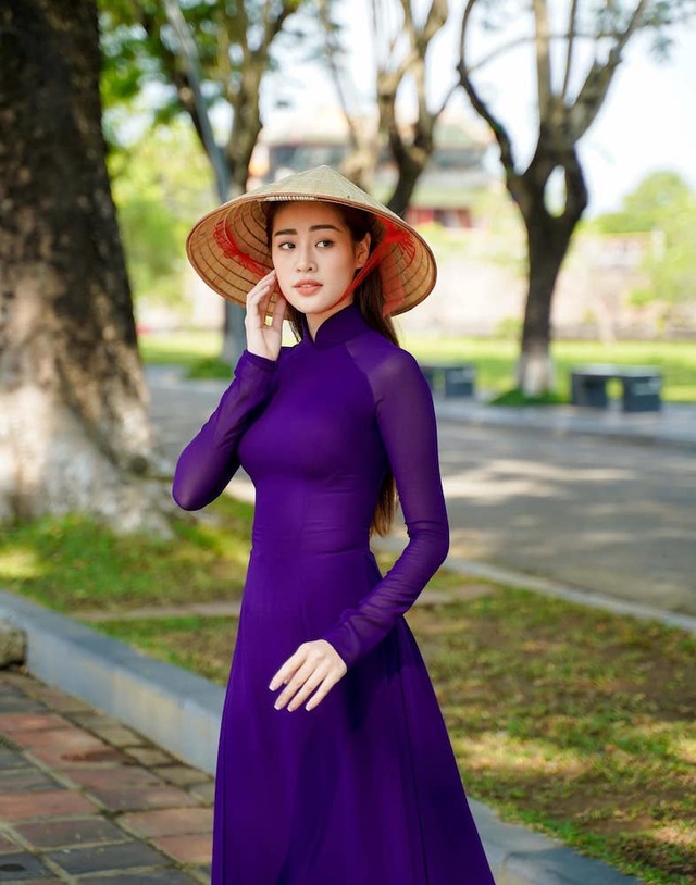 Hoa hậu Khánh Vân gây tranh cãi với mốt môi tều - 2