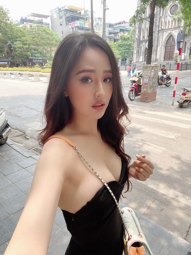 Hoa hậu Mai Phương Thuý, Ngọc Hân táo bạo bất ngờ với ảnh áo tắm, bán nude - 12