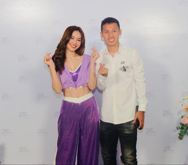 Á hậu Tú Anh quyến rũ, Ninh Dương Lan Ngọc được fan Hà Nội vây kín - 5 Á hậu Tú Anh quyến rũ, Ninh Dương Lan Ngọc được fan Hà Nội vây kín - 5