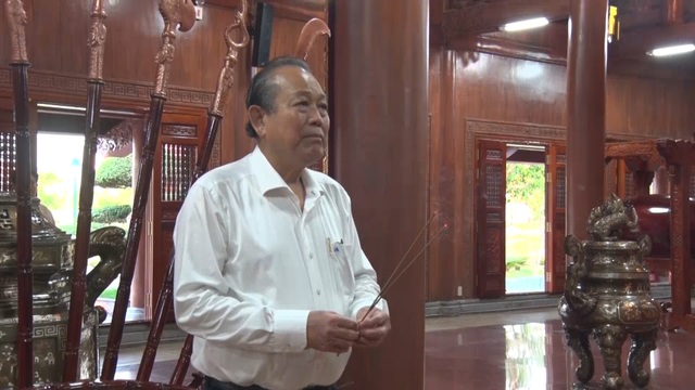 Phó Thủ tướng Trương Hòa Bình dâng hương Đền thờ Bác Hồ tại Quảng Bình