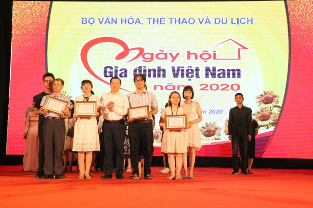 Vũ Thị Hải Anh truyền cảm hứng đọc sách tới những người khiếm thị - 2