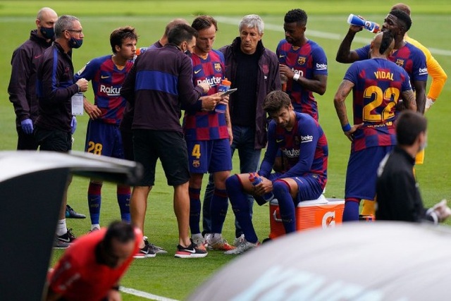 Messi và đồng đội mâu thuẫn gay gắt với HLV Quique Setien - Ảnh minh hoạ 3