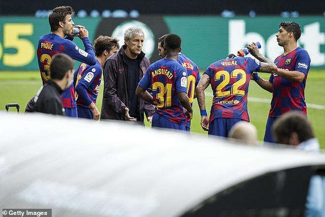 Messi và đồng đội mâu thuẫn gay gắt với HLV Quique Setien