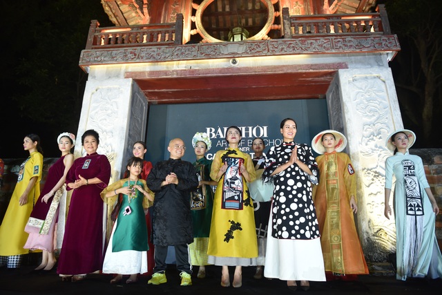 NSND Trà Giang cùng dàn người mẫu trình diễn 1000 mẫu áo dài tại Văn Miếu - 1 NSND Trà Giang cùng dàn người mẫu trình diễn 1000 mẫu áo dài tại Văn Miếu - 1