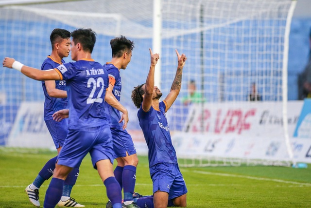 Ngoại binh lập công, Hồng Lĩnh Hà Tĩnh vẫn phải chia điểm với B.Bình Dương - 4 Ngoại binh lập công, Hồng Lĩnh Hà Tĩnh vẫn phải chia điểm với B.Bình Dương - 4