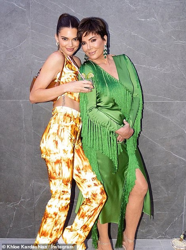 Toàn cảnh tiệc sinh nhật xa hoa của Khloe Kardashian - 4 Toàn cảnh tiệc sinh nhật xa hoa của Khloe Kardashian - 4