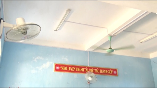 Thầy trò vùng cao căng mình theo đuổi con chữ giữa “chảo lửa” - 3 Thầy trò vùng cao căng mình theo đuổi con chữ giữa “chảo lửa” - 3