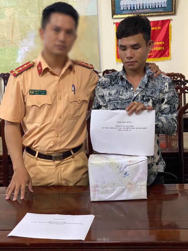 Lực lượng CSGT “hóa trang” mật phục bắt đối tượng buôn ma túy - 3 Lực lượng CSGT “hóa trang” mật phục bắt đối tượng buôn ma túy - 3