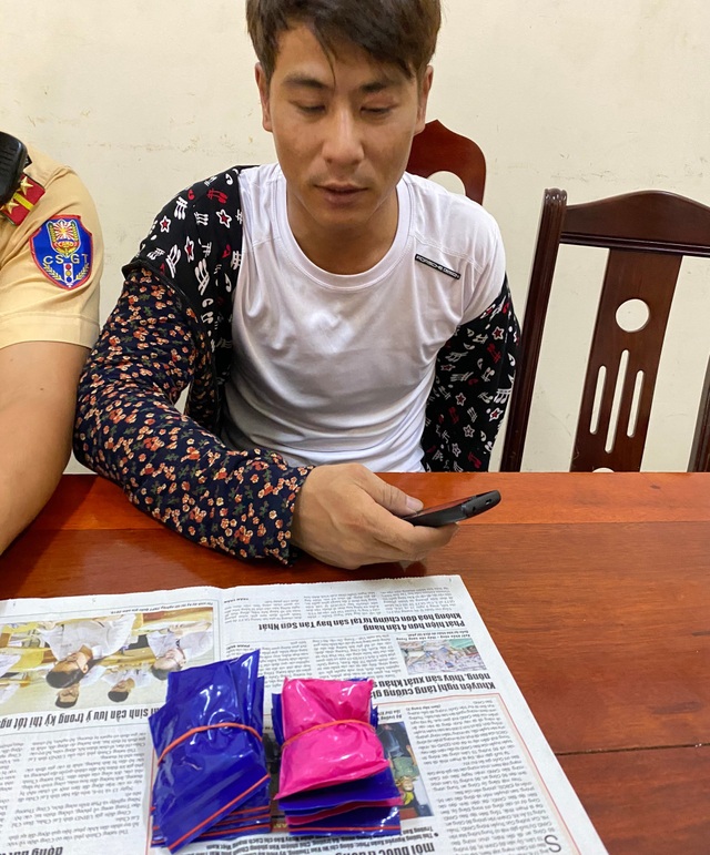 Lực lượng CSGT “hóa trang” mật phục bắt đối tượng buôn ma túy - 2 Lực lượng CSGT “hóa trang” mật phục bắt đối tượng buôn ma túy - 2