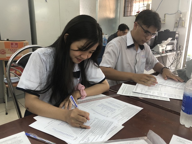 TPHCM: Không ít thí sinh đăng ký 19-20 nguyện vọng xét tuyển Đại học - 2
