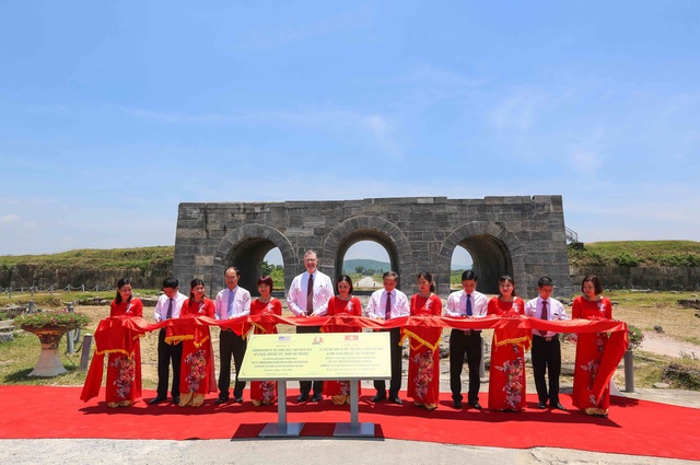 Đại sứ Mỹ khánh thành dự án bảo tồn di sản văn hóa UNESCO Thành nhà Hồ - 1 Đại sứ Mỹ khánh thành dự án bảo tồn di sản văn hóa UNESCO Thành nhà Hồ - 1