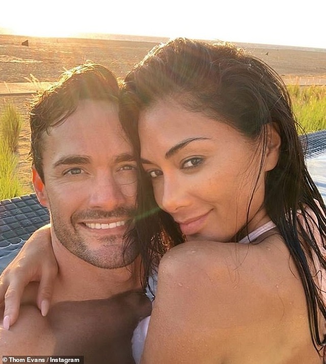 Nicole Scherzinger đón sinh nhật bên bạn trai kém 7 tuổi - 5 Nicole Scherzinger đón sinh nhật bên bạn trai kém 7 tuổi - 5
