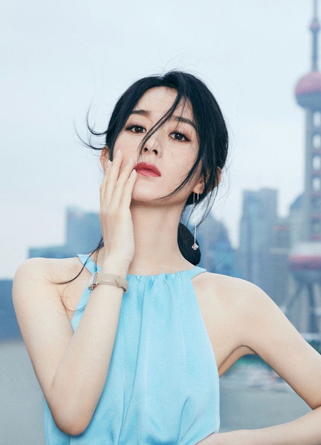 Triệu Lệ Dĩnh gây sốt với vòng eo gợi cảm khi đi quay show truyền hình mới - 7 Triệu Lệ Dĩnh gây sốt với vòng eo gợi cảm khi đi quay show truyền hình mới - 7