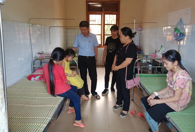 Lào Cai: Chưa tìm ra thủ phạm gây ngộ độc thực phẩm cho 85 học sinh - 1 Lào Cai: Chưa tìm ra thủ phạm gây ngộ độc thực phẩm cho 85 học sinh - 1