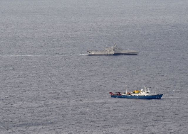 Tàu chiến Mỹ theo sát tàu khảo sát Trung Quốc trên Biển Đông