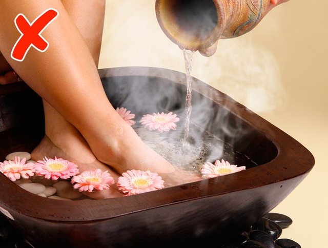 Những điều nguy hiểm thợ làm móng tay không bao giờ chia sẻ với khách hàng - 12 Những điều nguy hiểm thợ làm móng tay không bao giờ chia sẻ với khách hàng - 12