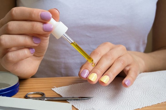 Những điều nguy hiểm thợ làm móng tay không bao giờ chia sẻ với khách hàng - 8 Những điều nguy hiểm thợ làm móng tay không bao giờ chia sẻ với khách hàng - 8