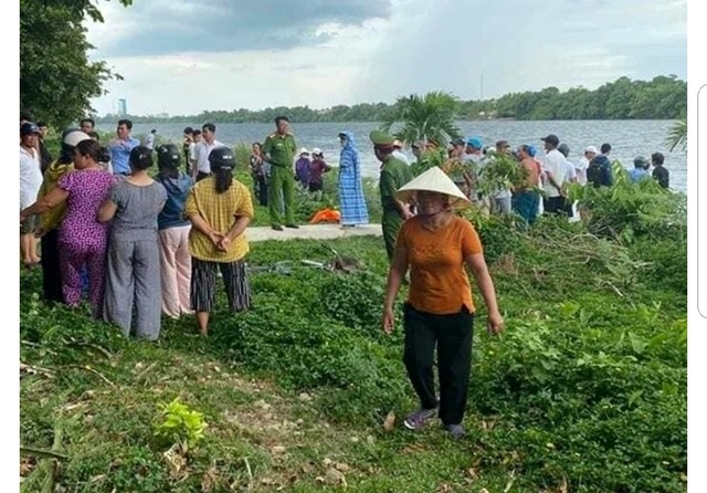 6 nữ sinh ra sông Hương tắm, 2 em đuối nước thương vong - 1 6 nữ sinh ra sông Hương tắm, 2 em đuối nước thương vong - 1