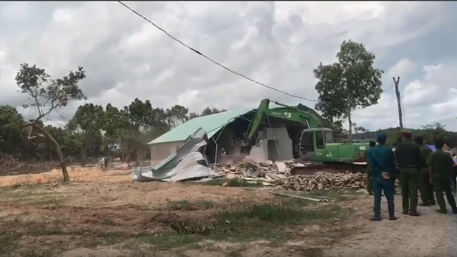 Xử lý vi phạm ở Phú Quốc: Trả lại môi trường ổn định cho “đảo ngọc” - 3 Xử lý vi phạm ở Phú Quốc: Trả lại môi trường ổn định cho “đảo ngọc” - 3