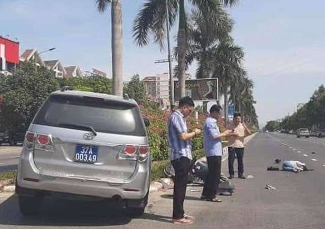 Vụ xe biển xanh tông cô gái: Xe của Ủy ban Kiểm tra Tỉnh ủy Nghệ An - 1 Vụ xe biển xanh tông cô gái: Xe của Ủy ban Kiểm tra Tỉnh ủy Nghệ An - 1