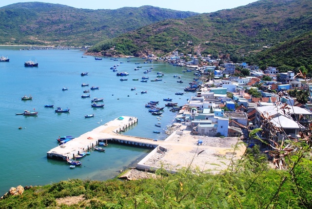 Tượng Đức Thánh Trần bên cửa biển Quy Nhơn bảo vệ tàu thuyền ngư dân - 9 Tượng Đức Thánh Trần bên cửa biển Quy Nhơn bảo vệ tàu thuyền ngư dân - 9