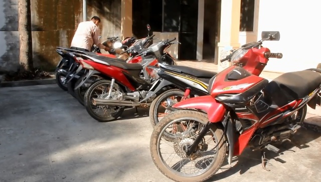 Bắt đối tượng chưa đầy 3 tháng gây ra 13 vụ trộm xe máy - 2 Bắt đối tượng chưa đầy 3 tháng gây ra 13 vụ trộm xe máy - 2