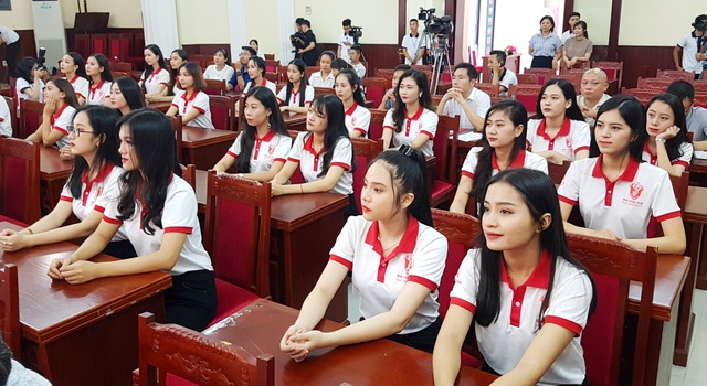 30 nữ sinh xinh đẹp tranh tài Hoa khôi Đại học Huế 2020 - 1